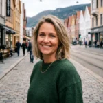 Portrait de l'artiste Sigrid Voll dans les rues norvégiennes
